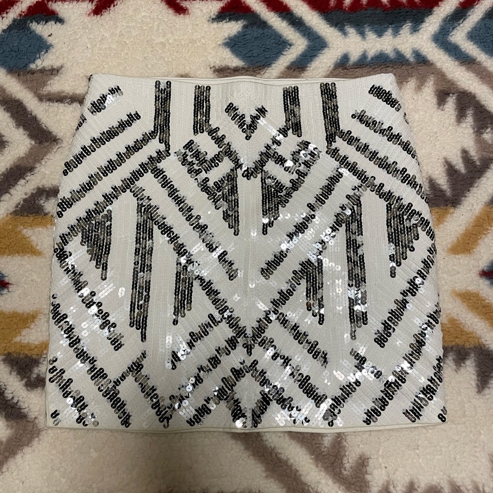 Express sequenced skirt